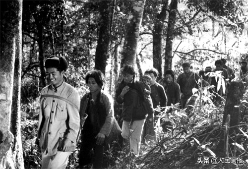 跨越,从原始社会直接进入到社会主义的苦聪人