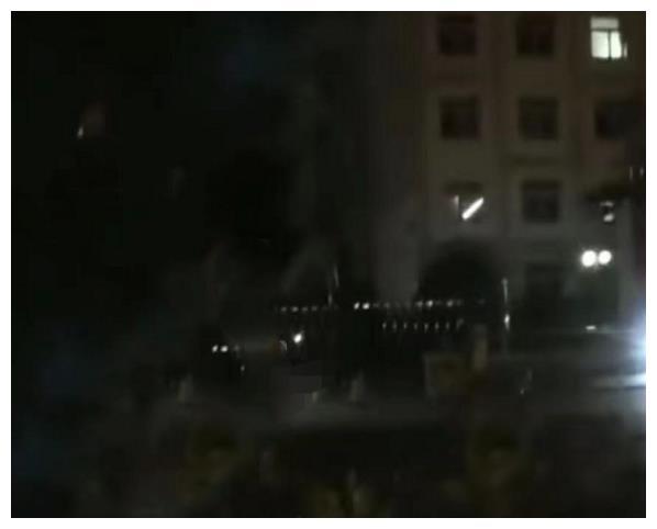 吴亦凡逮捕了（吴亦凡被抓的画面曝光）(12)