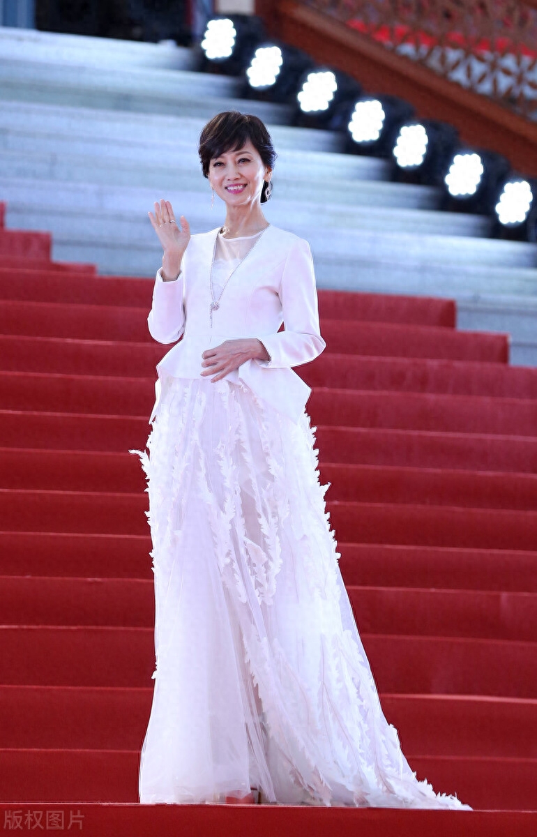 赵雅芝简历个人资料简介(赵雅芝70岁近照)-