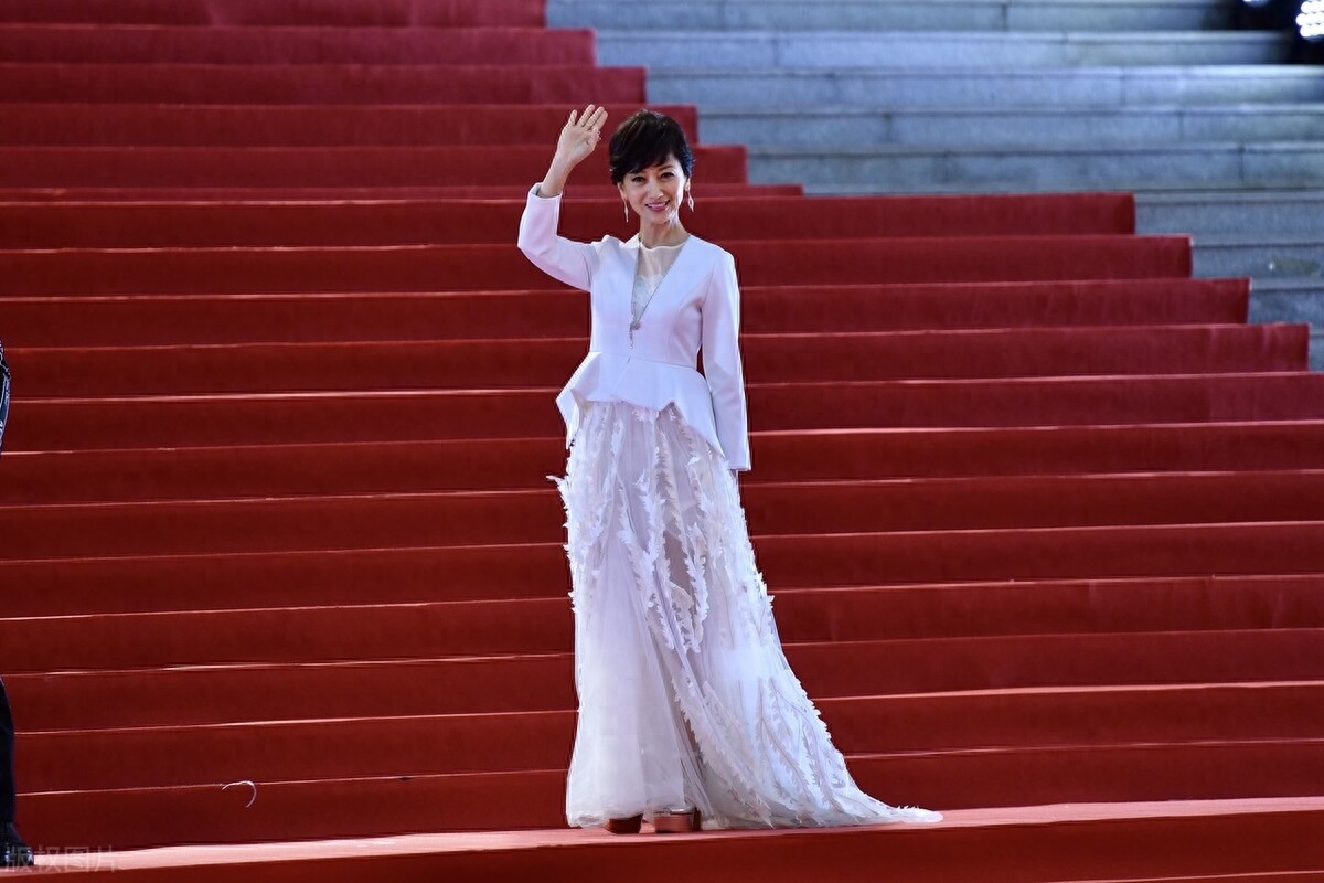 赵雅芝简历个人资料简介(赵雅芝70岁近照)-