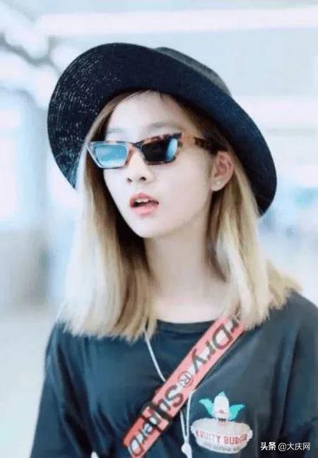 黄多多在图书馆怎么了（黄磊女儿图书馆约会被学校开除）