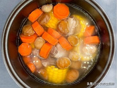 ​夏季喝汤，广东人最爱喝这汤，简单炖一锅，营养全面，越喝越健康