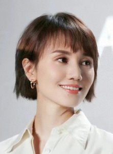 ​女人上了年纪，要剪就剪这3种“减龄短发”，瞧宋慧乔、陈数多美