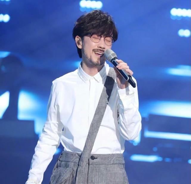 周传雄最火的时候生病了，等病好之后发现歌坛病了