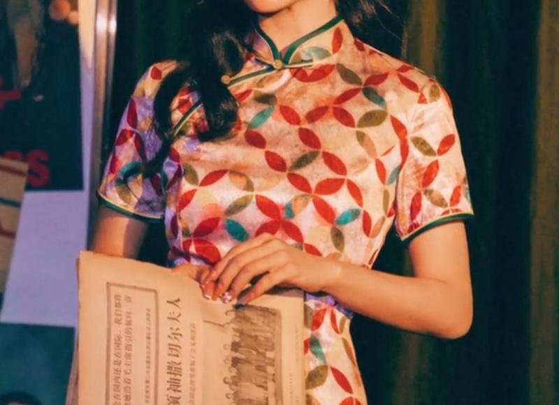 女生暗恋你最准的表现-她已用余光看了你千万遍