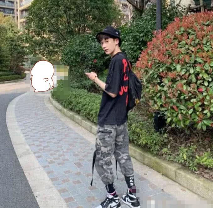 杨清柠与男友罕见合照，亲密画面让人感动，比王乐乐会撩？