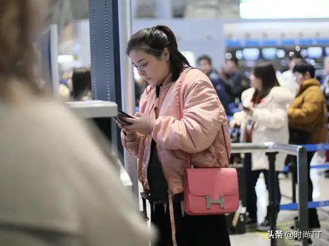 大张伟老婆（大3岁刘迎打扮朴素好勤快）