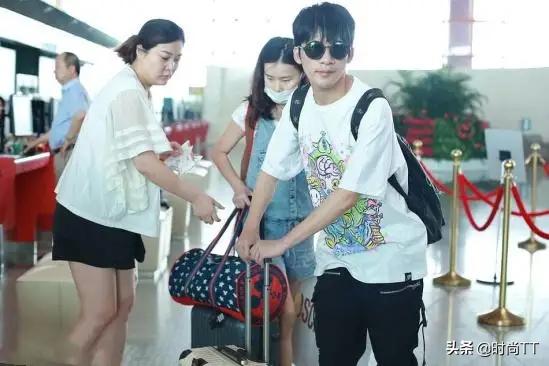 大张伟老婆（大3岁刘迎打扮朴素好勤快）