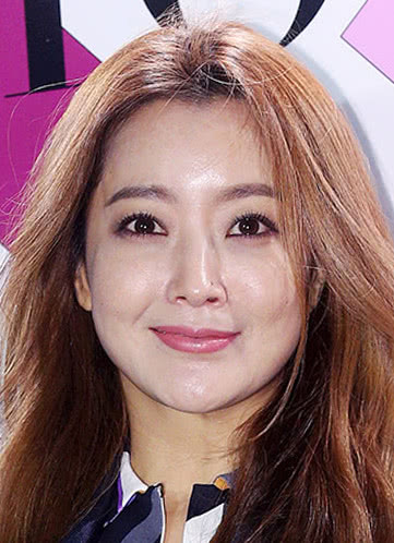 金喜善个人资料写真作品