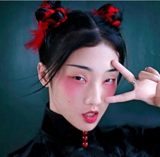 火箭少女年龄相差10岁，孟美岐的C位换人了？粉丝发声：凭什么