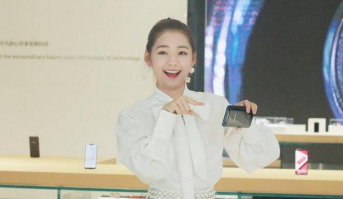 火箭少女年龄相差10岁，孟美岐的C位换人了？粉丝发声：凭什么