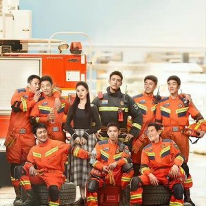 《折腰》杀青照曝光，不仅女主是高颜值，连配角也都是高颜值