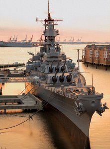 ​最另类战列舰，启用50年退役3次，因一个表情包成舰圈梗王！