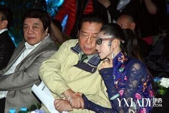 杨丽萍老公是谁，刘莉莉全家近照(李丽萍的老公是谁)