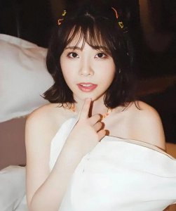 ​葵伊吹：日本娱乐圈的璀璨明珠