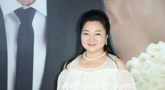 她出道后受万人追捧,嫁日本人却惨遭家暴,17岁女儿被绑架后抛尸