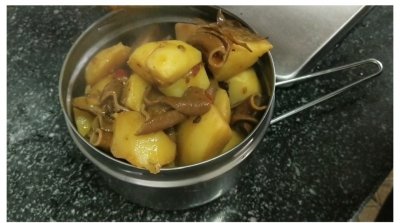 ​成都苍蝇馆子的烧牛肠你喜欢吗？牛肠软烂，汤汤下饭才是灵魂！