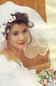 ​袁咏仪迎48岁生日 旧照眼眸含水灵气逼人