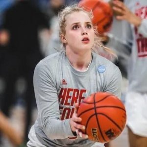 ​美版赤木晴子，海莉•范利斯