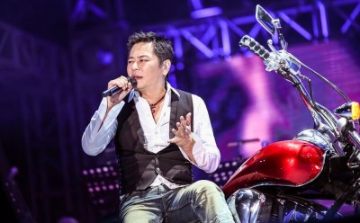 ​王杰 2017现场演绎《为了爱梦一生》