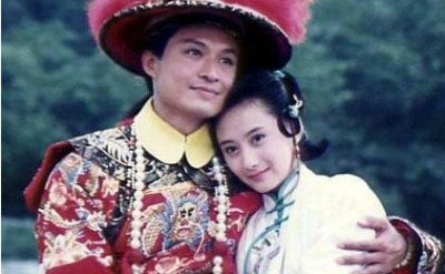 ​她是《梅花烙》中的侍女，紫禁城旁有豪宅，如今身材发福