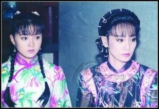 她是《梅花烙》中的侍女，紫禁城旁有豪宅，如今身材发福