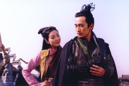 她是《梅花烙》中的侍女，紫禁城旁有豪宅，如今身材发福