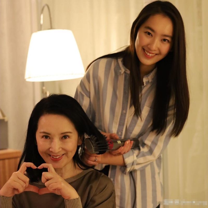 龚慈恩个人资料写真作品