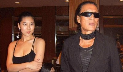 从平凡小模特到命运主宰：Coco与谢贤的12年爱情记